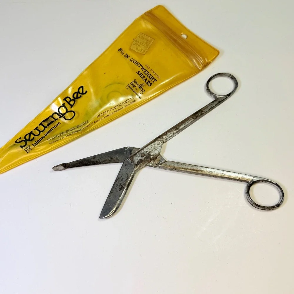 Vintage Sewing Bee Talon American 8.5 Inch Lightweight Shears Scissors Pouch